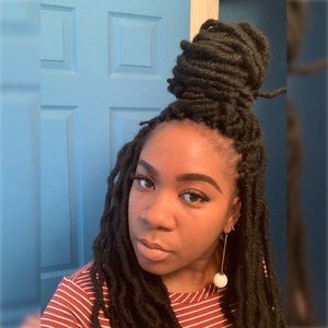 Meet your Posher, Latisha